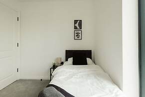 Modern Central Leeds 3 Bedroom Apartment Sleeps 6