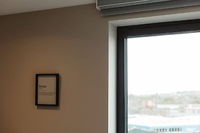 Modern Central Leeds 3 Bedroom Apartment Sleeps 6