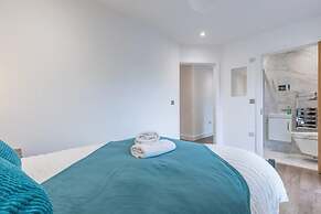 Seafront Penthouse w/ Balcony Central Brighton