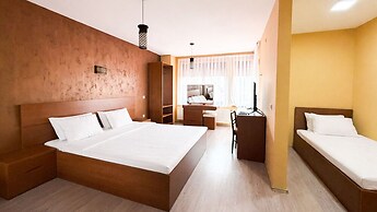 Makadam Hotel