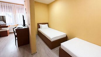 Makadam Hotel