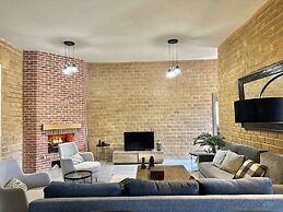 Lake Villa 3 Bedrooms