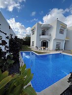 Charming 600sqm Villa With a Large Garden & Pool