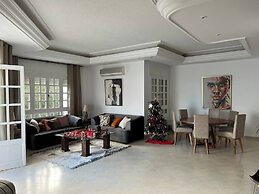 Charming 600sqm Villa With a Large Garden & Pool