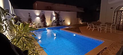Charming 600sqm Villa With a Large Garden & Pool