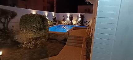 Charming 600sqm Villa With a Large Garden & Pool