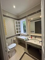 Charming 600sqm Villa With a Large Garden & Pool