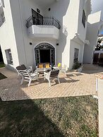 Charming 600sqm Villa With a Large Garden & Pool
