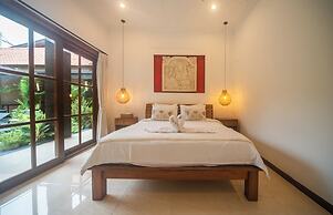 3BR Villa White Rose Central Canggu
