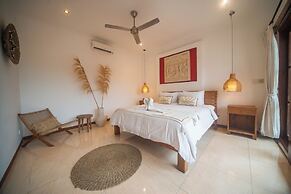 3BR Villa White Rose Central Canggu