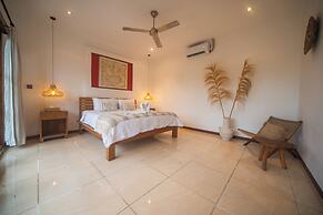 3BR Villa White Rose Central Canggu
