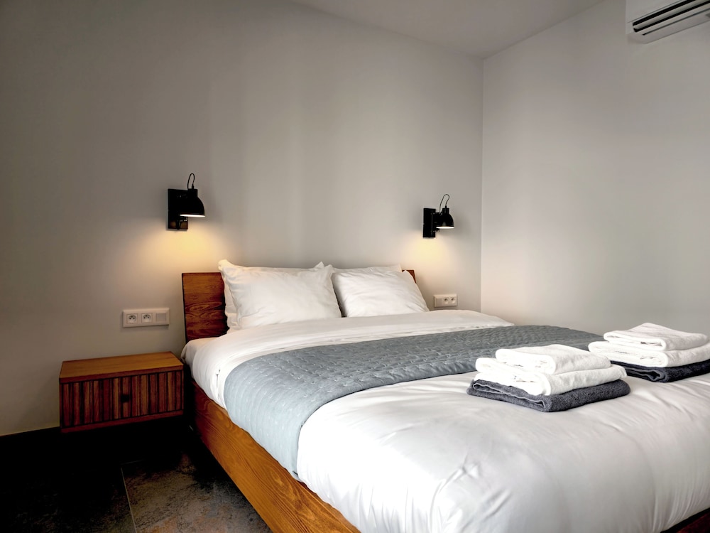 Coastline Residence - Designer Stay