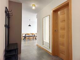 Coastline Residence - Designer Stay