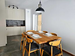 Coastline Residence - Designer Stay