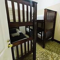 Gold House Parking & Hostal