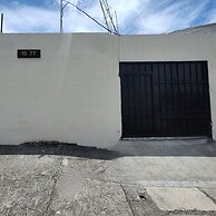 Gold House Parking & Hostal