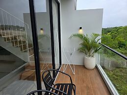 Aruna Hills