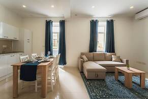 Charming Bormla Stay Terrace BBQ Pool Table