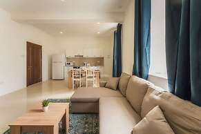 Charming Bormla Stay Terrace BBQ Pool Table