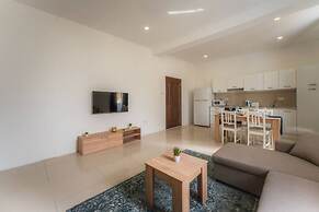 Charming Bormla Stay Terrace BBQ Pool Table
