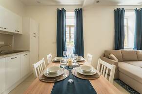 Charming Bormla Stay Terrace BBQ Pool Table