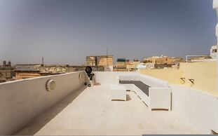 Charming Bormla Stay Terrace BBQ Pool Table