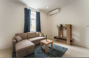 Charming Bormla Stay Terrace BBQ Pool Table