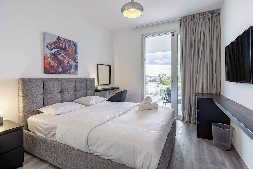 Sunshine 1-BR Apt. & Blacony in Larnaca