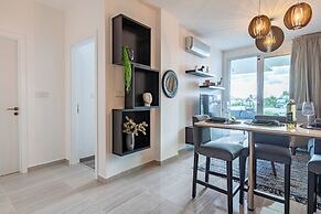 Sunshine 1-BR Apt. & Blacony in Larnaca