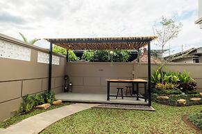 Gumitish Residence Singaraja