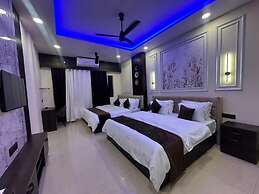 The Royal Dining Restaurant & Motel