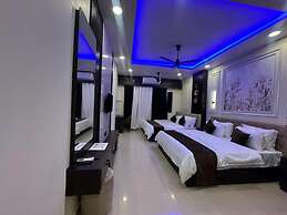 The Royal Dining Restaurant & Motel