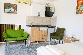 Hillside Apart Hotel & Side