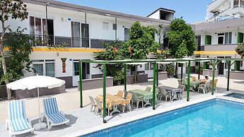 Hillside Apart Hotel & Side