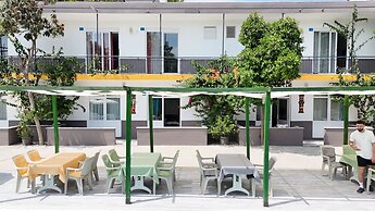 Hillside Apart Hotel & Side