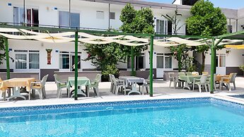 Hillside Apart Hotel & Side