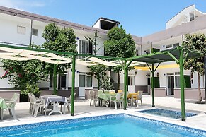 Hillside Apart Hotel & Side