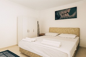 Hillside Apart Hotel & Side