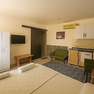 Hillside Apart Hotel & Side