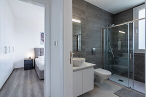 Sunflower 1-BR Apt. & Balcony in Larnaca