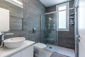 Sunflower 1-BR Apt. & Balcony in Larnaca