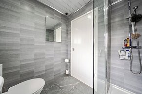 Charming Middleton Apartment Sleeps 2