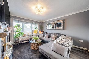 Charming Middleton Apartment Sleeps 2