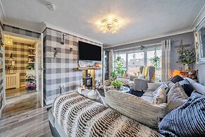 Charming Middleton Apartment Sleeps 2