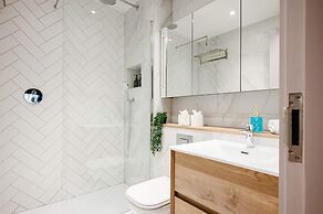Spacious Central Location For Families Walk to All