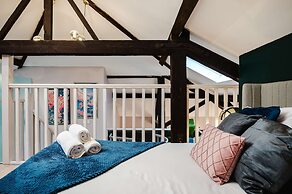 Spacious Central Location For Families Walk to All