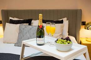 Spacious 3-bed Retreat Modern Super Central