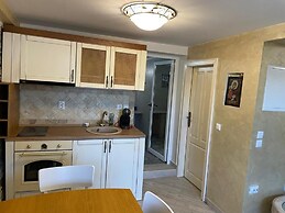 White Stone Apartments - Ground Floor