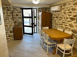 White Stone Apartments - Ground Floor