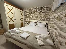 White Stone Apartments - Ground Floor